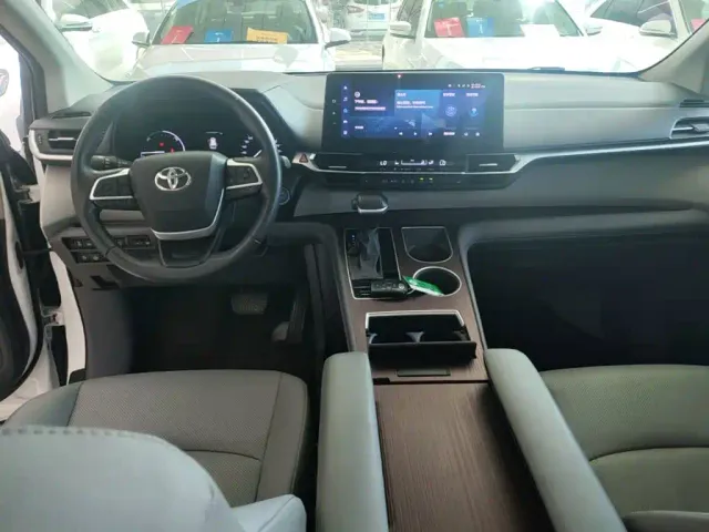 Toyota Granvia — Фото автомобиля 9