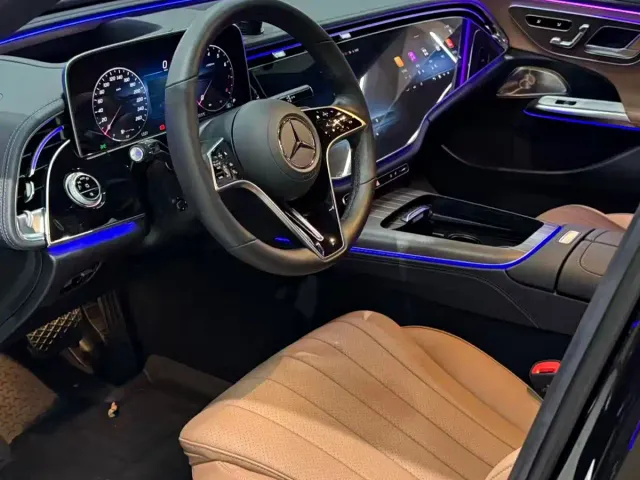 Mercedes-Benz E-Class — Фото автомобиля 8