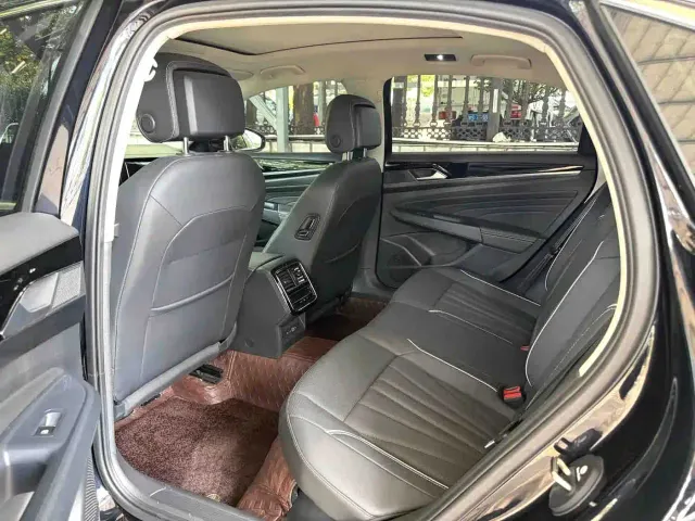 Volkswagen Passat — Фото автомобиля 8