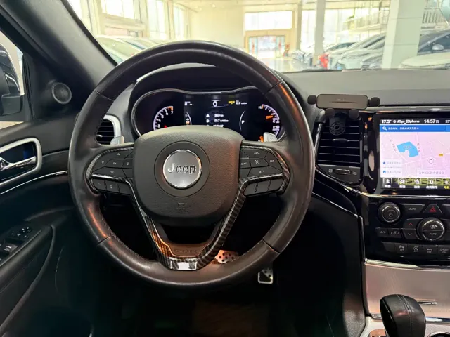Jeep Grand Cherokee — Фото автомобиля 13