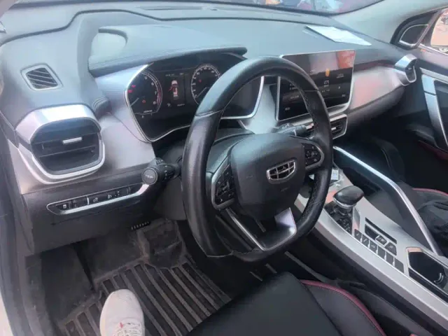 Geely Binyue — Фото автомобиля 5