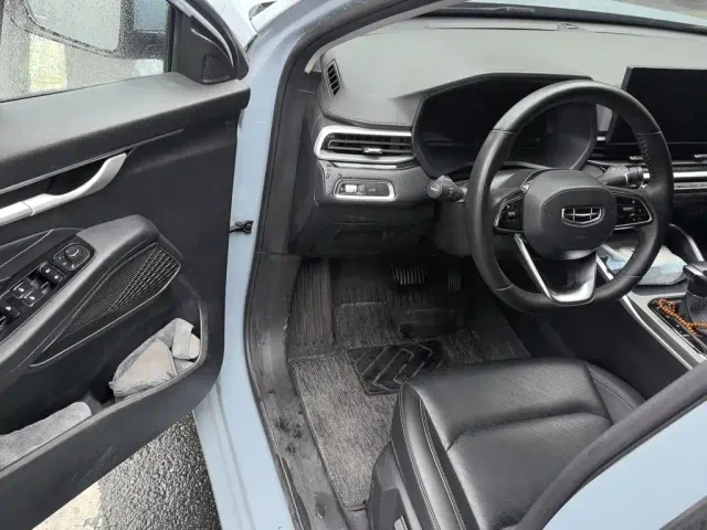 Geely Emgrand — Фото автомобиля 13