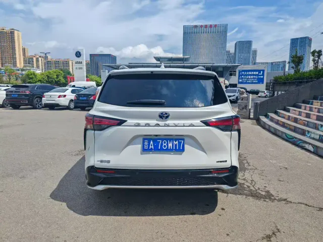 Toyota Granvia — Фото автомобиля 8