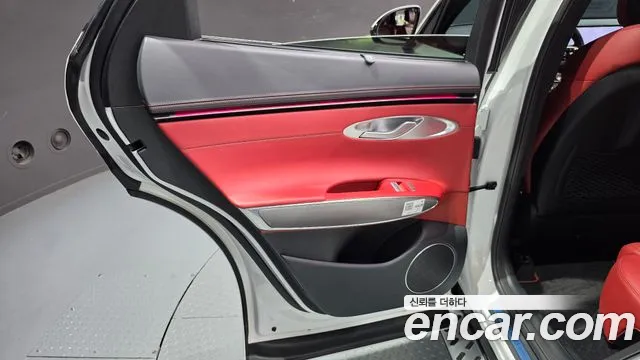 Genesis GV70 2.5T Бензин 2WD — Фото автомобиля 25