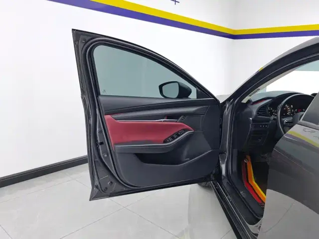 Mazda Axela — Фото автомобиля 7