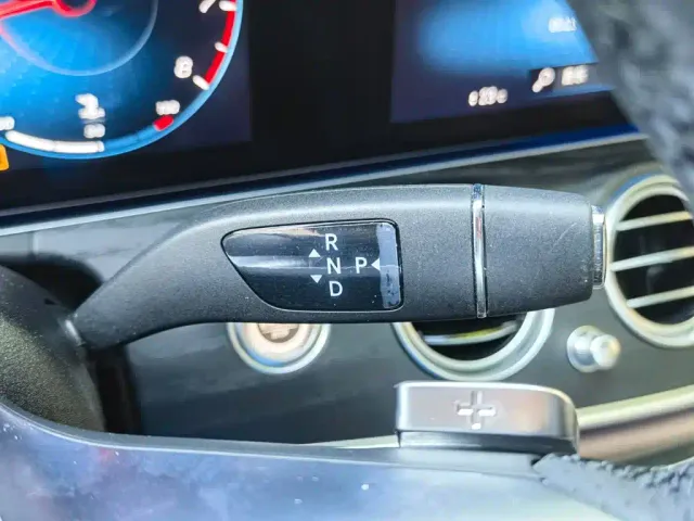 Mercedes-Benz E-Class — Фото автомобиля 12