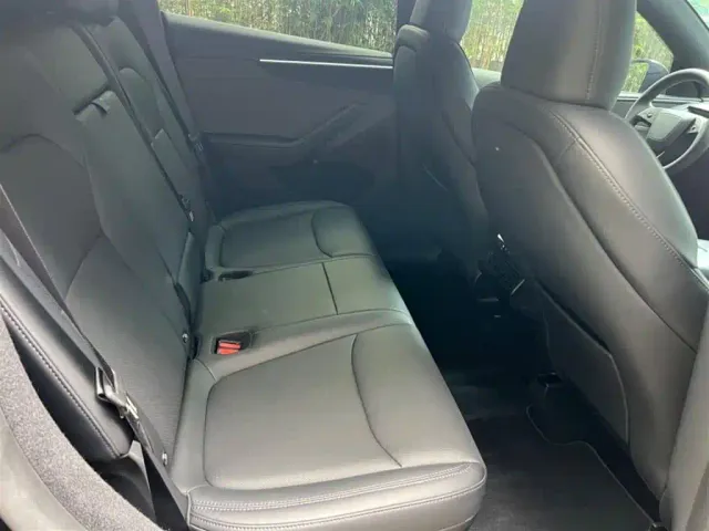 Tesla Model Y — Фото автомобиля 11
