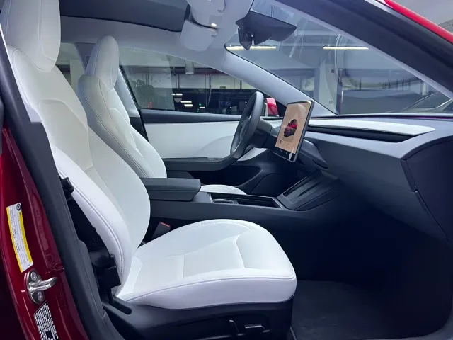 Tesla Model 3 — Фото автомобиля 4