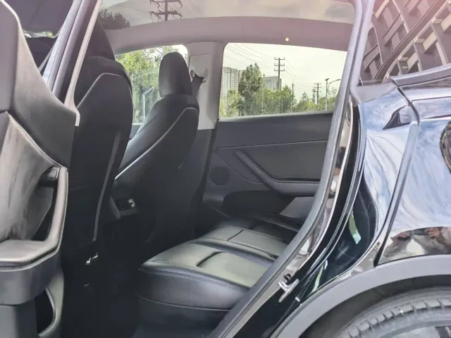 Tesla Model Y — Фото автомобиля 6