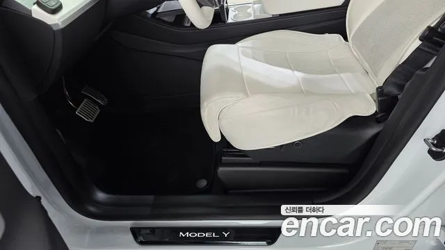 Tesla Model Y — Фото автомобиля 24