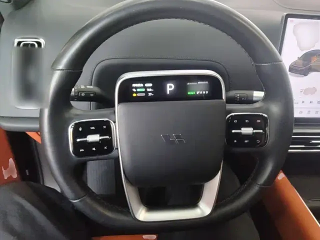 Li Auto L8 — Фото автомобиля 10