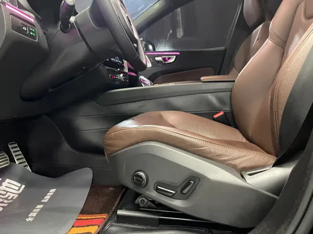 Volvo XC60 — Фото автомобиля 11