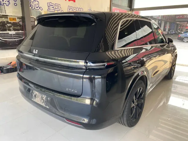 Li Auto L8 — Фото автомобиля 9