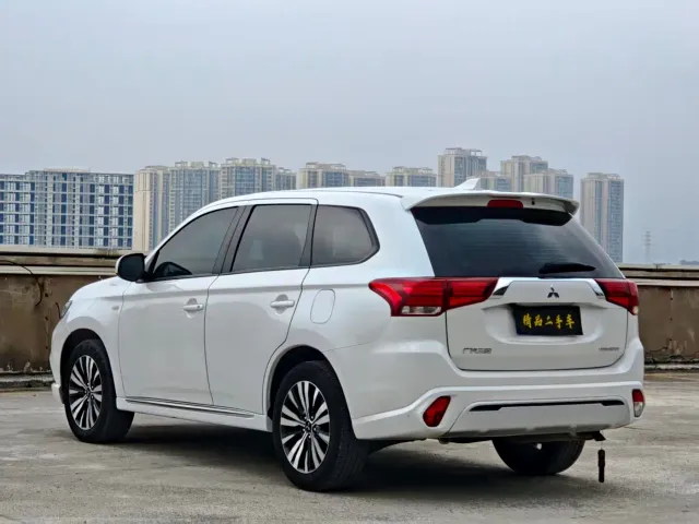 Mitsubishi Outlander — Фото автомобиля 16