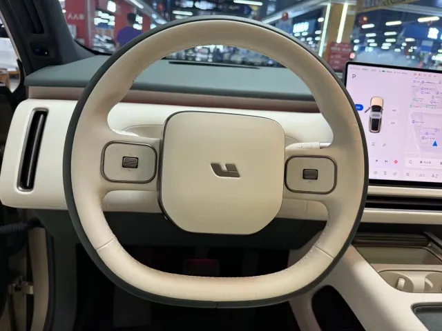 Li Auto L9 — Фото автомобиля 8