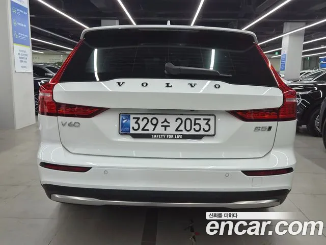 Вольво V60 V60 Cross Country 2 поколение B5 Ultimate AWD — Фото автомобиля 2
