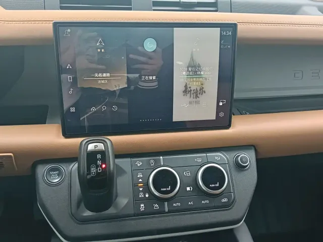 Land Rover Defender — Фото автомобиля 11
