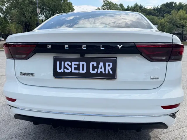 Geely Emgrand — Фото автомобиля 23
