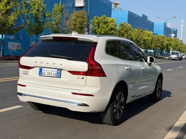 Volvo XC60 — Фото автомобиля 10