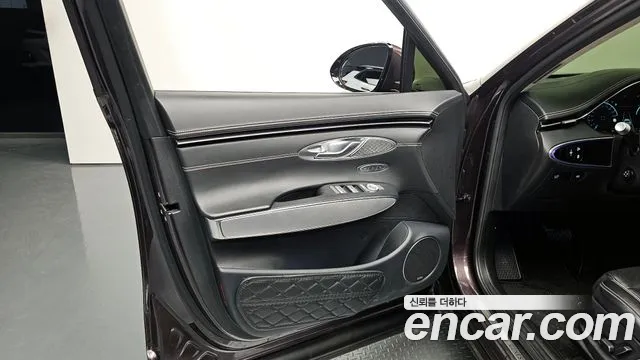 Genesis GV70 — Фото автомобиля 30