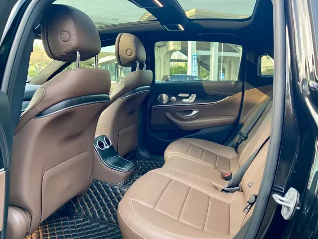 Mercedes-Benz E-Class — Фото автомобиля 7