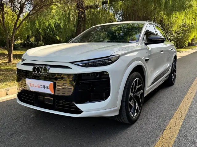 Фотография автомобиля — Audi Q6L e-tron
