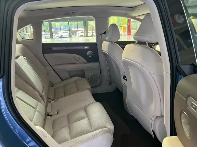 IM Motors LS6 — Фото автомобиля 18