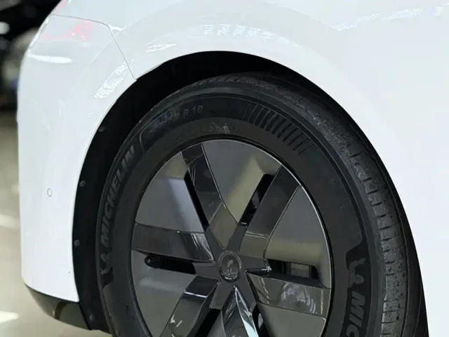 Li Auto MEGA — Фото автомобиля 15