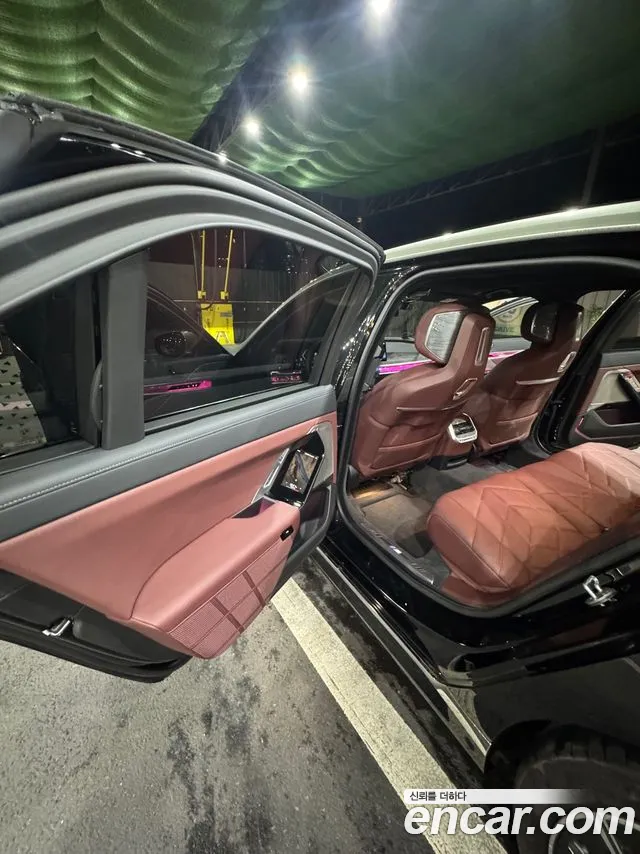 BMW 7 Series G70 — Фото автомобиля 11