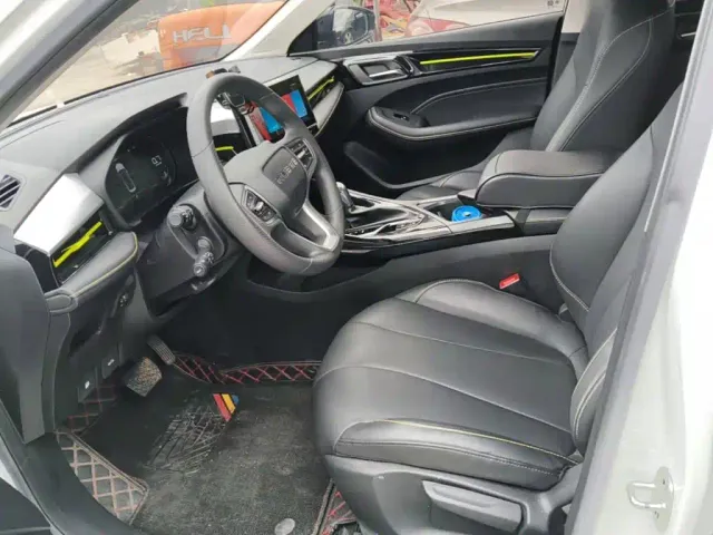 Roewe i5 — Фото автомобиля 14