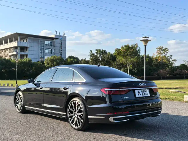 Audi A8 — Фото автомобиля 20