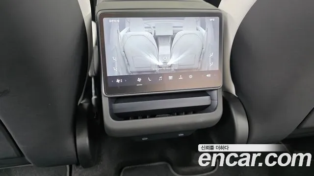 Tesla Model Y — Фото автомобиля 19