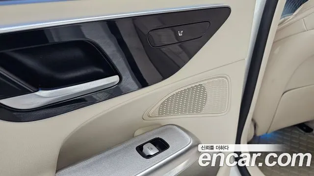 Mercedes-Benz E-Class — Фото автомобиля 24