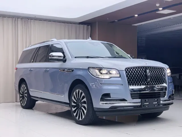 Lincoln Navigator One — Фото автомобиля 3