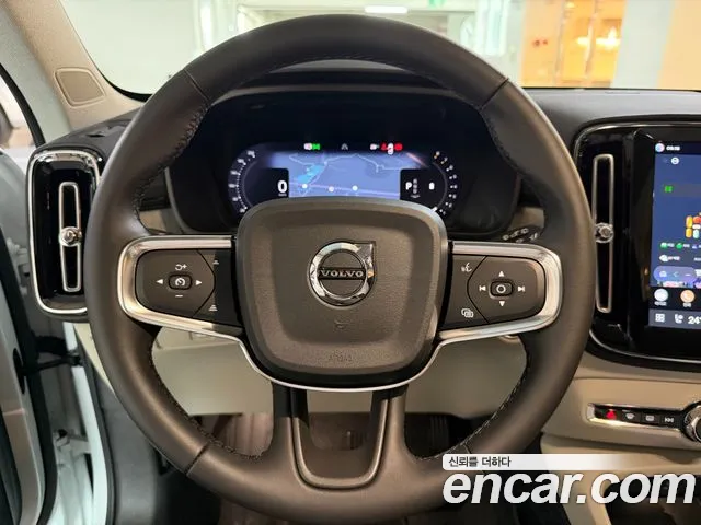 Volvo XC40 — Фото автомобиля 16