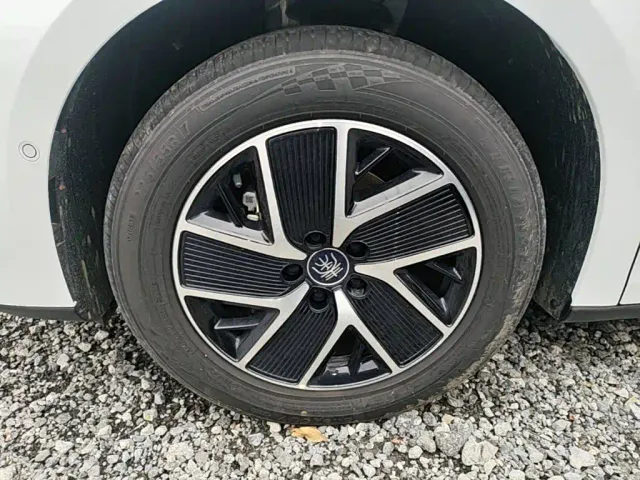 BYD Qin L — Фото автомобиля 22