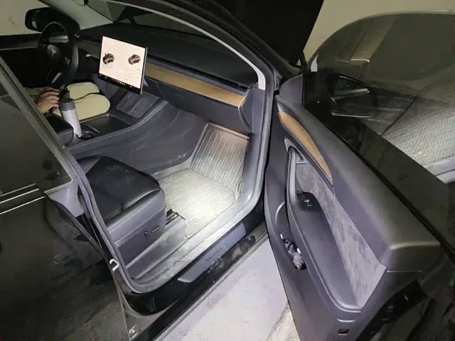 Tesla Model Y — Фото автомобиля 13