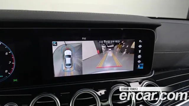 Mercedes-Benz E-Class — Фото автомобиля 12