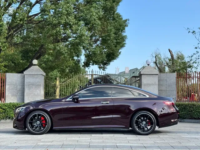 Mercedes-Benz E-Class — Фото автомобиля 3