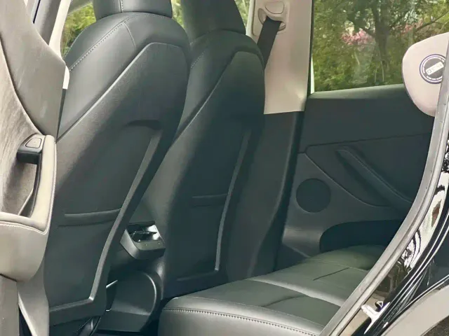Tesla Model Y — Фото автомобиля 12