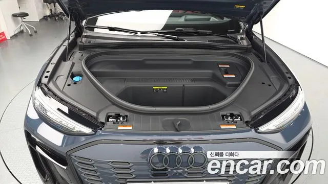 Audi SQ6 e-tron — Фото автомобиля 6