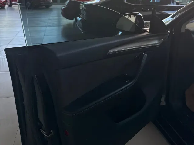 Tesla Model Y 2021 Standard Range Rear-Wheel Drive — Фото автомобиля 4