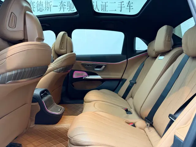 Mercedes-Benz E-Class — Фото автомобиля 12