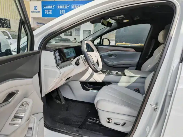 BYD Song Ultra — Фото автомобиля 11