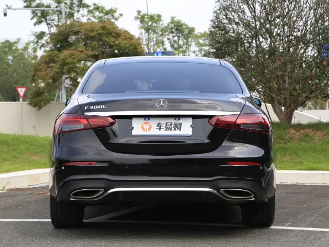 Mercedes-Benz E-Class — Фото автомобиля 23