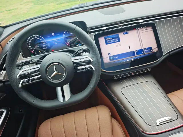 Mercedes-Benz E-Class — Фото автомобиля 14