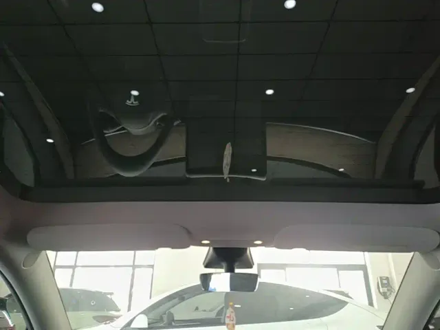 Tesla Model Y — Фото автомобиля 17
