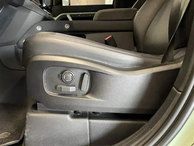 Land Rover Defender — Фото автомобиля 20