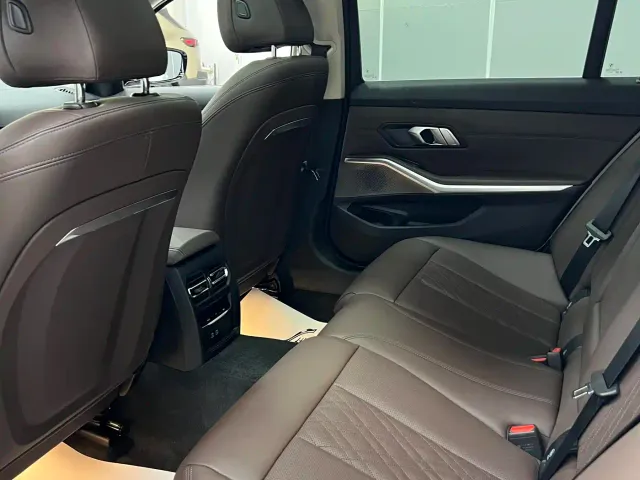 BMW 3 Series — Фото автомобиля 9