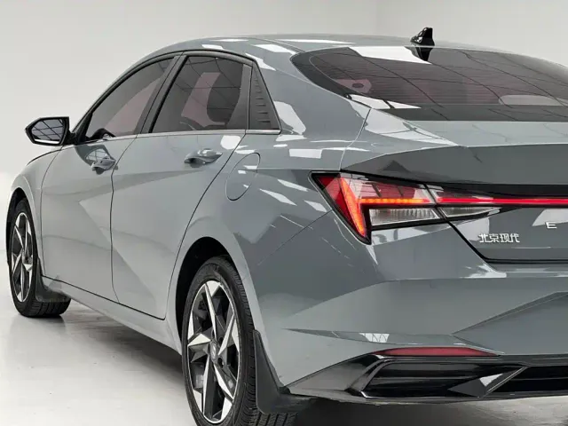Hyundai Elantra — Фото автомобиля 5